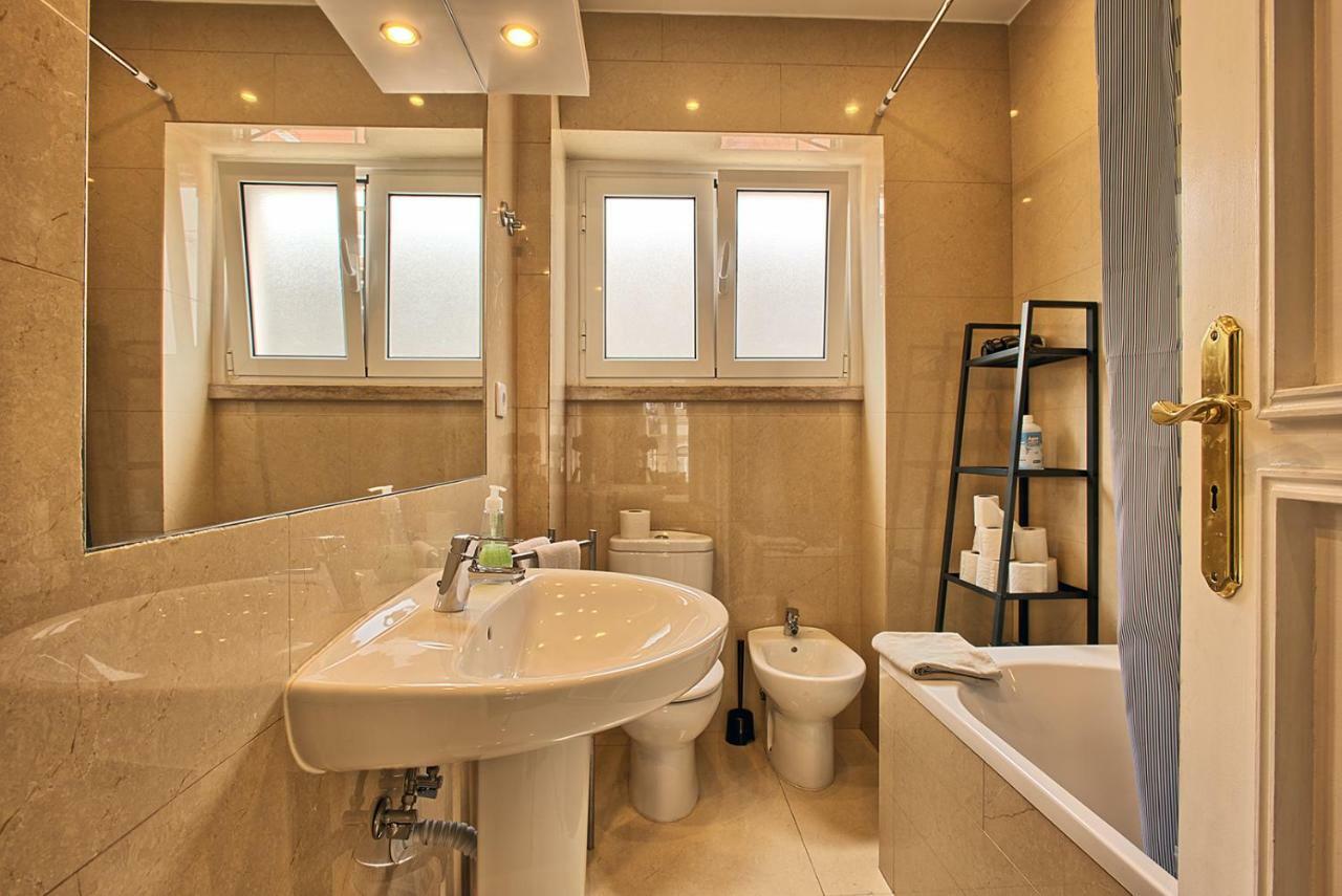 Almirante 3-four Bedrooms Lejlighed Lisboa