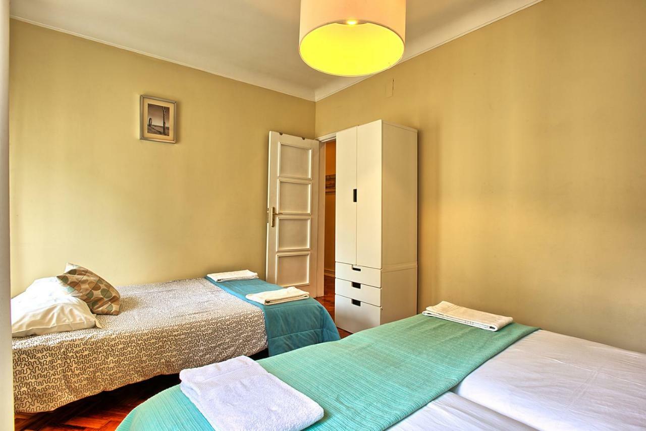Almirante 3-four Bedrooms Lejlighed *