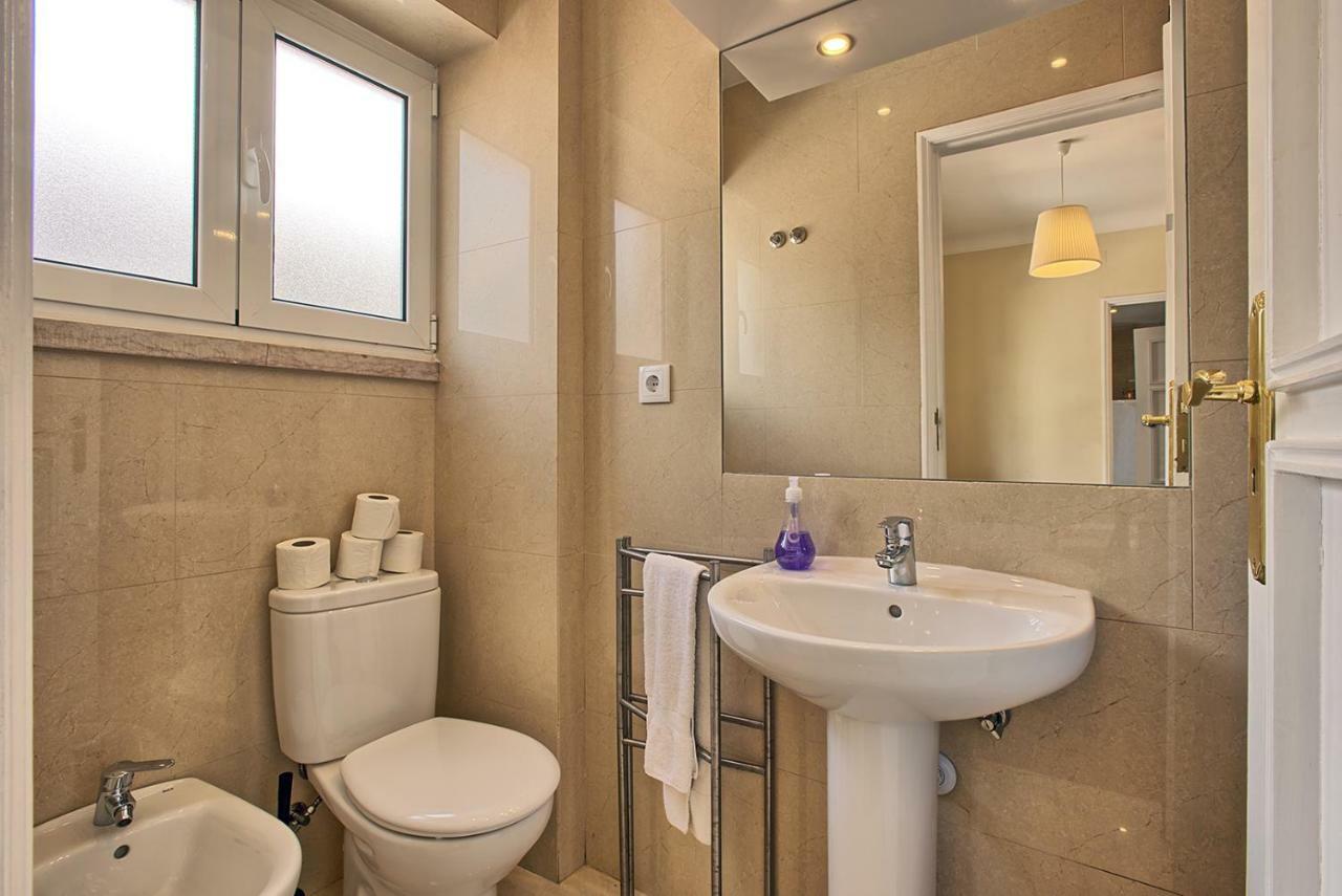 Almirante 3-four Bedrooms Lejlighed *