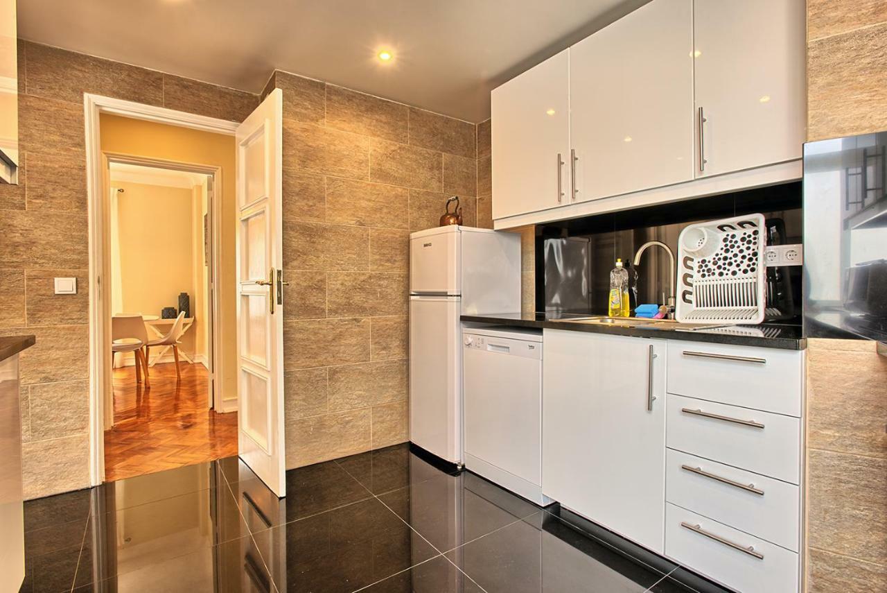 Almirante 3-four Bedrooms Lejlighed